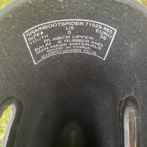 Bogs rain boots for youths size 5 good condition